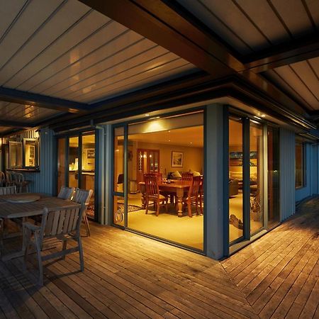 Akaroa Holiday Home Spacious And Quite With Stunning Harbour Views And Close To Town Extérieur photo