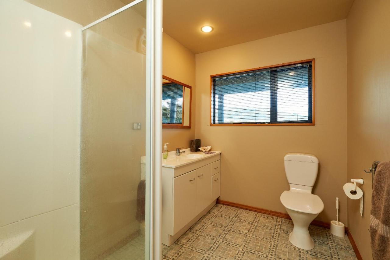 Akaroa Holiday Home Spacious And Quite With Stunning Harbour Views And Close To Town Extérieur photo