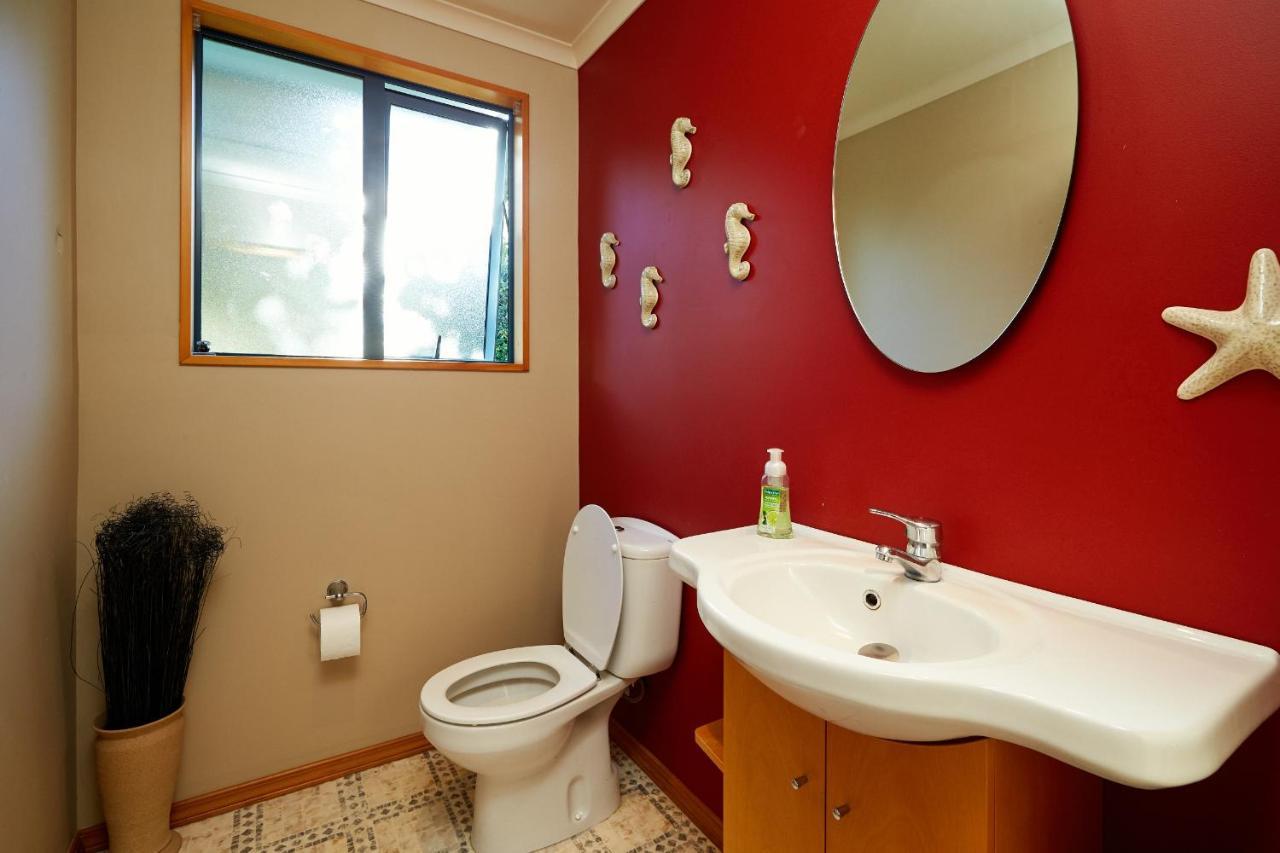 Akaroa Holiday Home Spacious And Quite With Stunning Harbour Views And Close To Town Extérieur photo